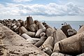 Mit Tetrapoden befestigte Buhne auf Helgoland