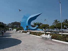 Fächerfisch-Skulptur am Hafen