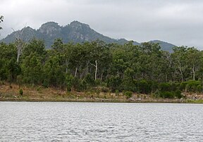 Mount Castle Tower vom Lake Awoonga aus