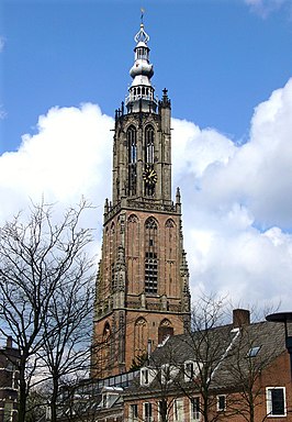 De Onze Lieve Vrouwetoren vanaf de Varkensmarkt