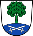 Gemeinde Hohenlinden In Silber auf blauem Berg, darin schräg gekreuzt zwei silberne Schwerter, ein grüner Lindenbaum.