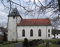 Kirche (mit Ausstattung), Kirchhof mit Einfriedungsmauer und Denkmal für die Gefallenen des 1. Weltkrieges