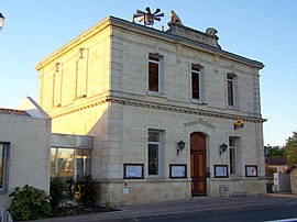 The town hall in Haux