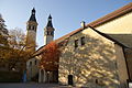 Klosterkirche St. Vitus mit Pförtner­haus