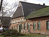 Hof von Döhren - Fachhallenhaus von 11 Fach - mit neuerem Anbau - Baujahr: 1663 - Lander 653.7068059.63235         Foto: 2003