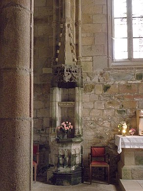 An ornate Gothic credence in the Saint-Jean-du-Doigt church