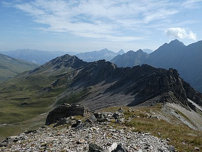 Blick von der Kulmination über den ganzen Grat des Murter. Ganz am Schluss befindet sich der Piz Mez.