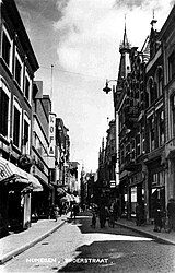 De Broerstraat voor het bombardement van 1944, met aan de linkerkant het theater, 1930.