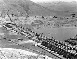 Constructie van de originele dam. De linker sectie maakte eind jaren 60 plaats voor machinekamer #3