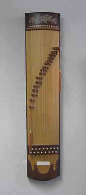 16 húros kucseng (guzheng)