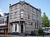 Kapperswinkel met bovenwoning in Amsterdamse school