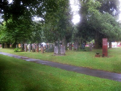 Armenisches Gräberfeld in Abteilung 15b, rechts: Denkmal.