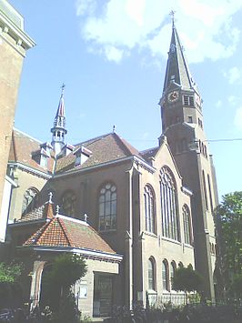 de kerk, gezien vanaf de 2e vd Helststraat bij de Ceintuurbaan