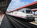 Bf Vigo, 252 031 auf Breit­spur mit Talgo-Ho­tel­zug