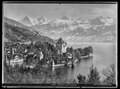 Ortsteilansicht von Oberhofen mit dem Schloss und See; Gebirgszug (Eiger, Mönch und Jungfrau) im Hintergrund, 1909