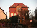 Mansarddach mit hochgezogenem Zwerchgiebel am Gelben Schloss in Heroldsberg