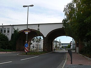 Torbogen als Einfahrt zum Industriehof (2007)