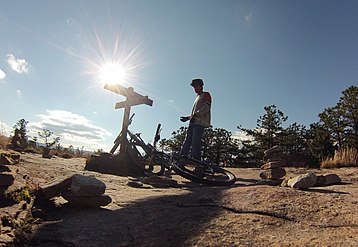 Near Cedar Rock summit (elevation 3,074 feet (937 m)),[10] at intersection of Cedar Rock and Big Rock trails