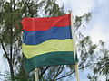 Dalgalanan Mauritius bayrağı