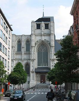 Het Mathieu de Layensplein met de Sint-Pieterskerk