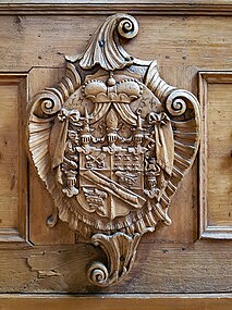 Holzgeschnitztes Wappen in der Berchtesgadener Stiftskirche