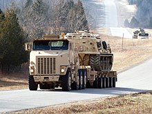 HET M1070 A0 Zugmaschine mit M1000 Auflieger und M88 ARV als Nutzlast