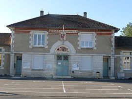 The town hall in Chepniers