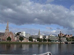 Inverness a Ness-folyó partján