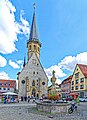 Marktplatz in Weikersheim mit Stadtkirche St-Georg und dem Marktplatzbrunnen 2023