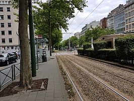 Zicht op de tramsporen richting Louiza.