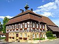 Rathaus (1759) mit "St. Remigius"-Brunnen (1990)