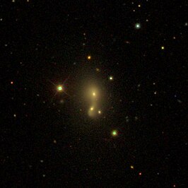 NGC 4893 (midden)