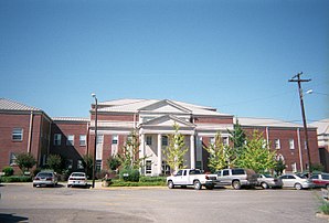 Clarke County Courthouse ist ein Contributing Property im Grove Hill Courthouse Square Historic District, der seit April 1998 im NRHP eingetragen ist.[1]