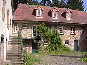 Felsenmühle in Neuleiningen-Tal, Innenhof und Ostflügel