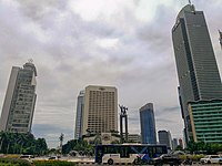 Monumen Selamat Datang yang terletak di tengah kolam air mancur Bundaran Hotel Indonesia. (2022)