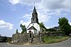 Kerkhofmuur en de trap naar de begraafplaats rond de kerk van Saint-Laurent en het ensemble van de kerk, de begraafplaats en het grasveld gelegen tussen de muur van de begraafplaats en wegen, waaronder de ruimte in de helling langs de rue Porcheresse. Oprichting van een beschermingszone beperkt tot de gevels van de gebouwen in de straten rond de kerk ende brug over de Our.