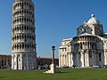 Leaning Tower and apse of the cathedral; in front : Romulus and Remus, symbol of Pisa