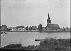 The old Well on the Maas. The church with early 17th-century parts was destroyed in WWII.