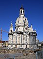 Ochsenaugen unter den Gebelfeldern und auf der Kuppel der Frauenkirche Dresden