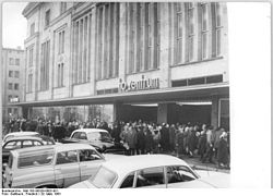 HO-Warenhaus Zentrum einen Tag nach der Eröffnung 1963