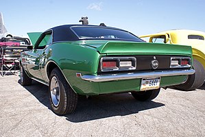 1968 Chevrolet Camaro Heck mit optionalem Heckspoiler, eine rote und eine weiße Leuchten Kammer als Rücklicht