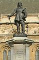 Westminster Sarayı'nın dışında yer alan Oliver Cromwell heykeli