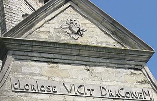 Chronogram op de kerk van Rupelmonde: gLorIose VICIt DraConeM