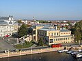 Museumsgebäude mit oberer Treppenanlage, Rampe, Pflasterzufahrten, historischen Gehölz- und Baumstandorten, Hofbereich und Einfriedung (Mauer und Tore)