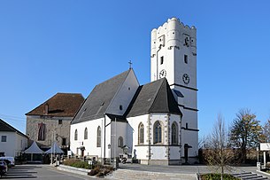 Markantes Wahrzeichen Kirchturm Arbing