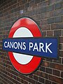 Roundel a Canons Park