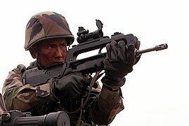 Soldier of the 2e REI using FAMAS Infanterie