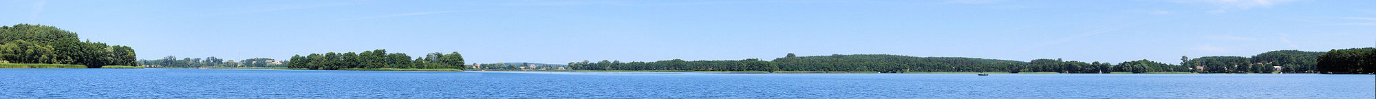 Panorama północnego brzegu jeziora