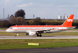 Ein Airbus A320-200 der LTU Austria