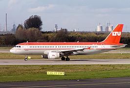 Een Airbus A320-200 van LTU Austria.